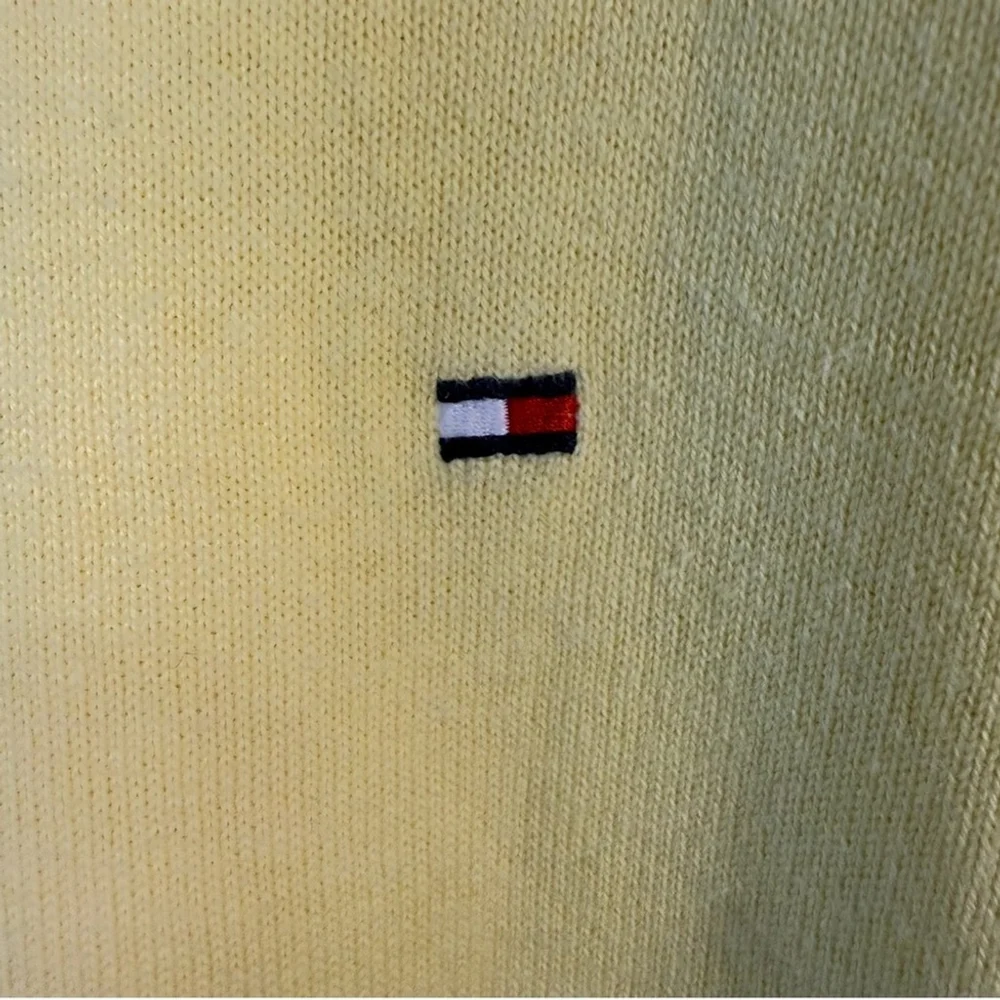 Tommy Hilfiger Men's V-Neck Sweater in Bright Yellow Size XL Classic Preppy